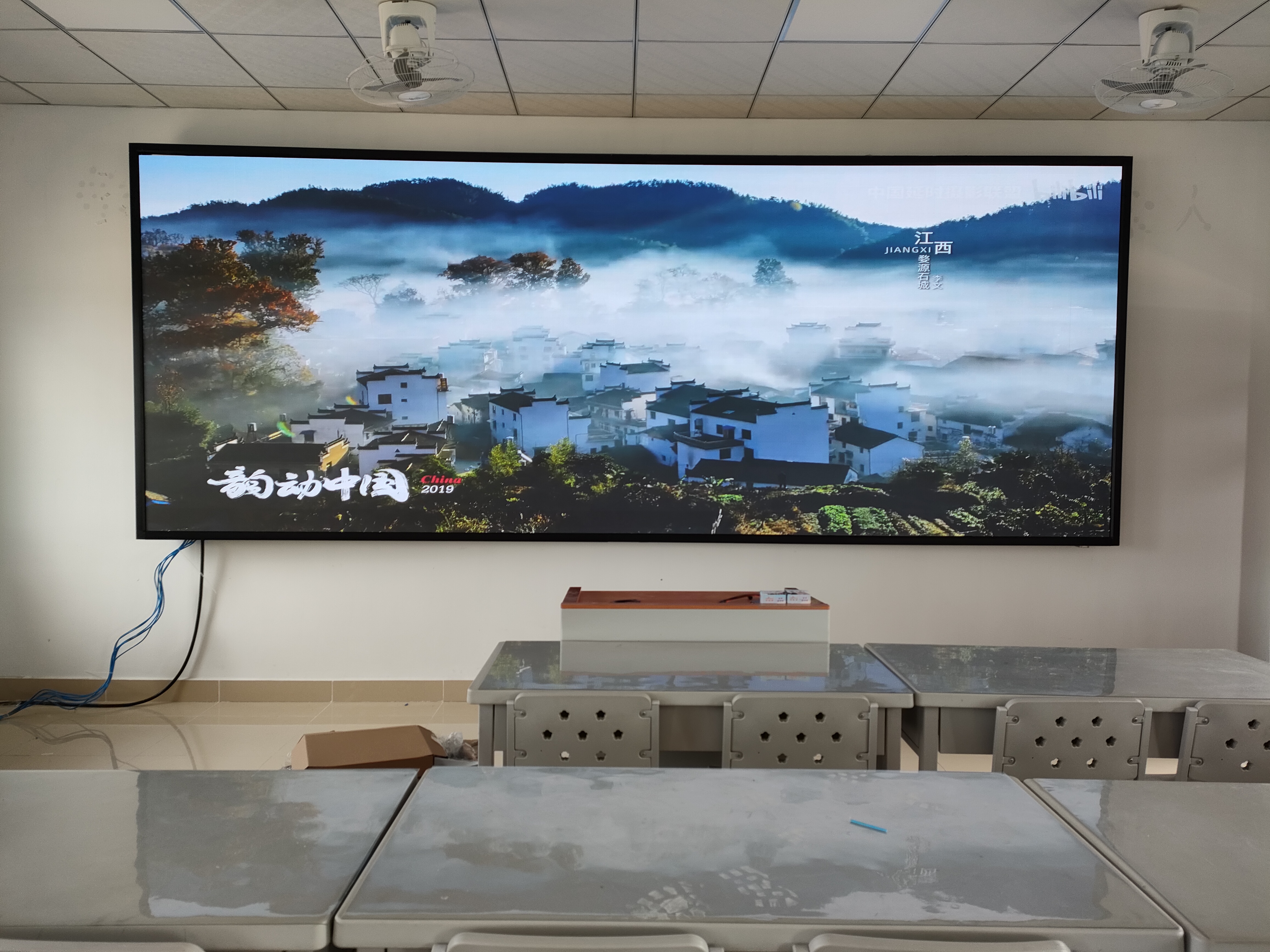 安裝戶外LED大屏時，怎樣設計結構才能既保證穩定性又降低風阻？