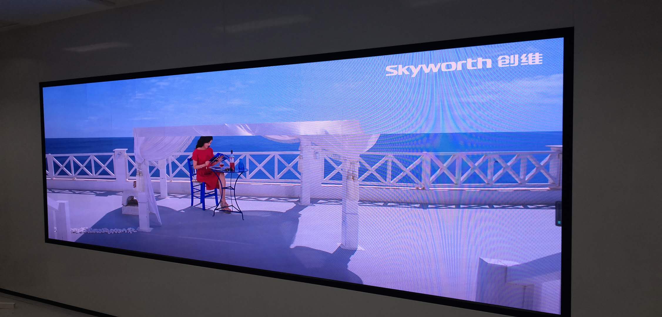 不同場(chǎng)景（像會(huì)議室、舞臺(tái)、戶(hù)外廣告）選LED屏，關(guān)鍵看哪些參數(shù)呀？